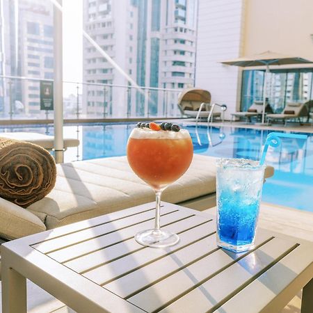 Khalidia Palace Hotel Dubai By Mourouj Gloria Esterno foto The pool at the hotel