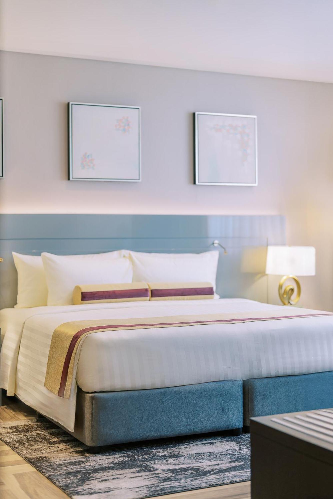 Khalidia Palace Hotel Dubai By Mourouj Gloria Esterno foto A bedroom at the hotel