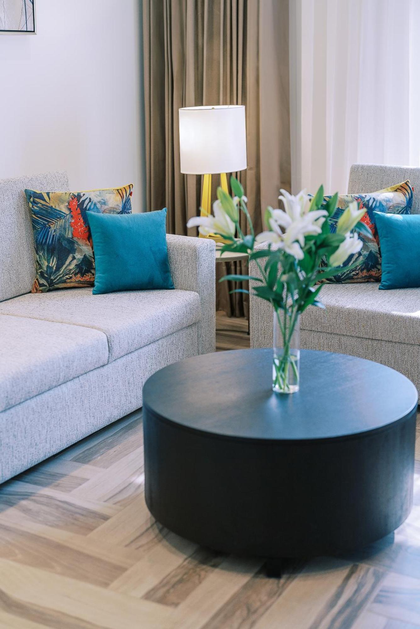 Khalidia Palace Hotel Dubai By Mourouj Gloria Esterno foto A coffee table